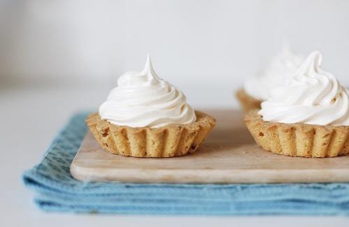 Корзинки с абрикосовым кремом Зефир.