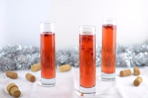 Hовогодний коктейль из гранатового сока и шампанского?