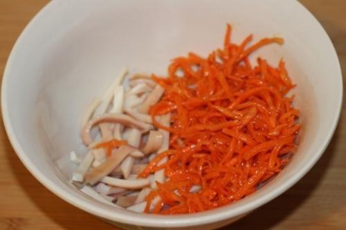 Салат с кальмарами и корейской морковкой. 02