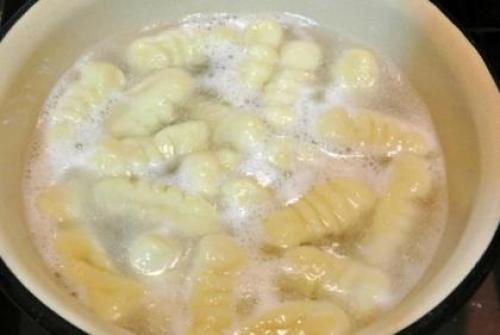 Картофельные ньокки. Ньокки - итальянское блюдо, похожее на клецки. 05 Картофельные ньокки. Ньокки - итальянское блюдо, похожее на клецки. 05