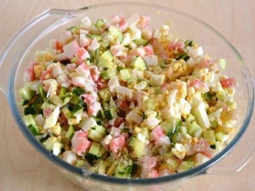 О ЧЕМ ГОВОРИТ ЛИЦО:  ЛОБ:  В том случае, Если угри появляются ближе к линии роста волос, это говорит о нарушениях в работе желчного пузыря. 02