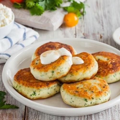 Сырники с брынзой и зеленью.