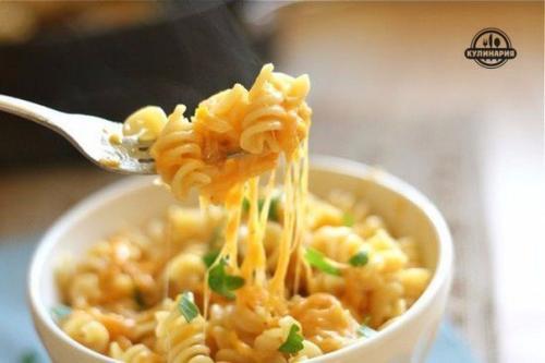 Паста с сырным соусом.