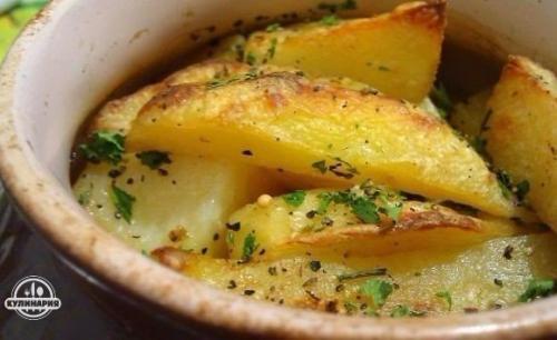 Картошка, тушенная с мясом.