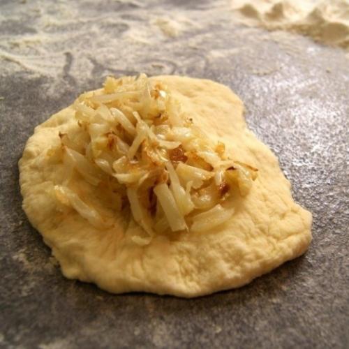 Пирожки с жареной капустой. 04