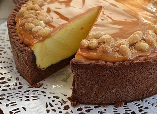 Творожник со сгущёнкой и орехами.