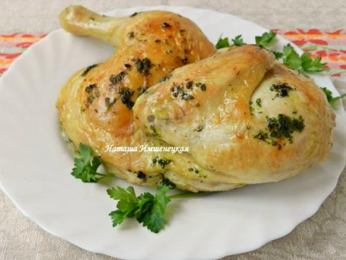 Запеченная курица с ароматным маслом.

