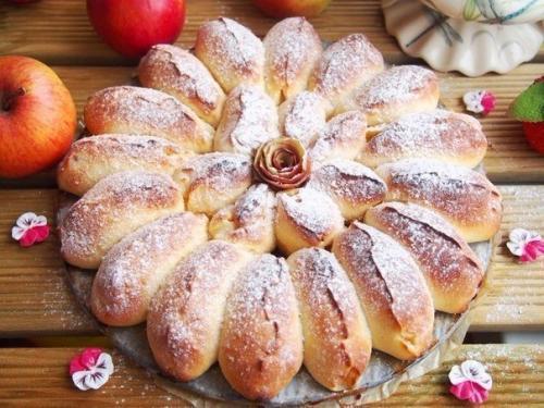 Яблочный пирог.

Отрывной яблочный пирог получается очень ароматный, красивый, нежный и вкусный.  