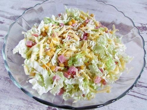 Салат из пекинской капусты с сухариками?