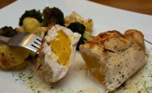 Фаршированные куриные грудки.