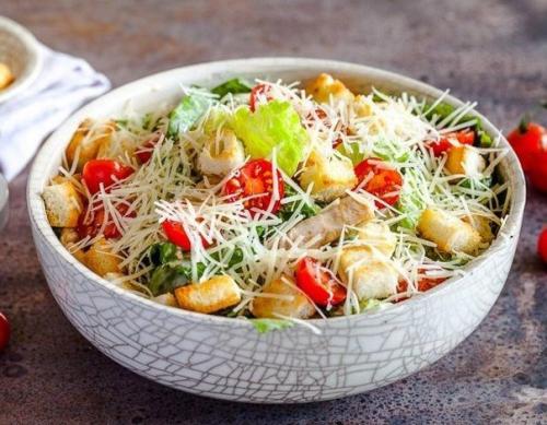 Салат Цезарь с курицей?