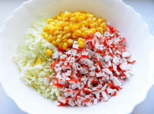 Салат из пекинской капусты с крабовыми палочками. 05