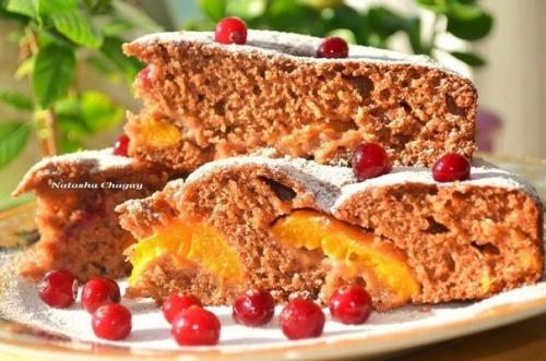 Шоколадно - медовый пирог с абрикосами.