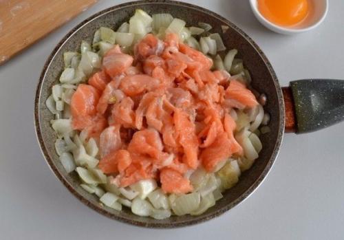 Слоеный пирог с семгой. 05