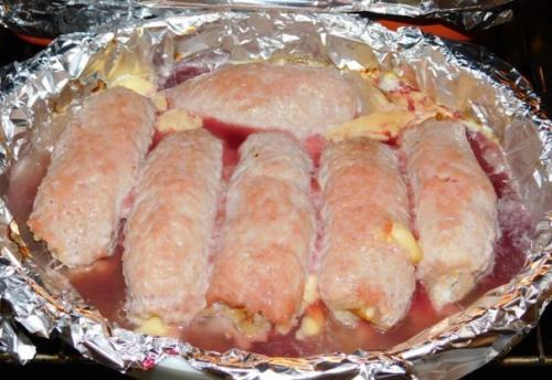Свиные рулеты с яблоками и грибами. 06