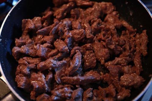 Бефстроганов.  Ингредиенты:  На 4-6 порций. 06