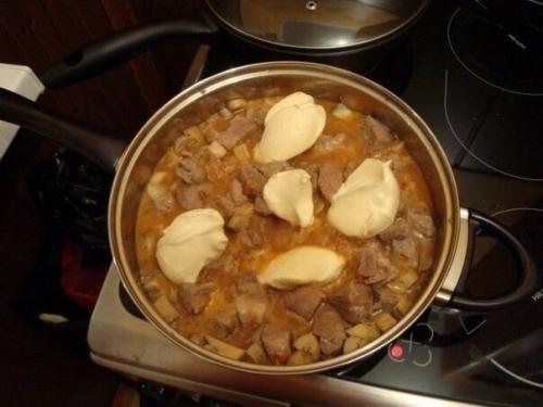 Мясо в сырном соусе. 06