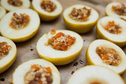 Запечённое яблоко с сухофруктами в духовке. 05 Запечённое яблоко с сухофруктами в духовке. 05