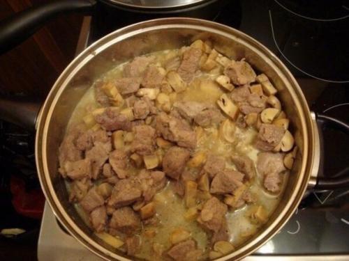 Мясо в сырном соусе. 04