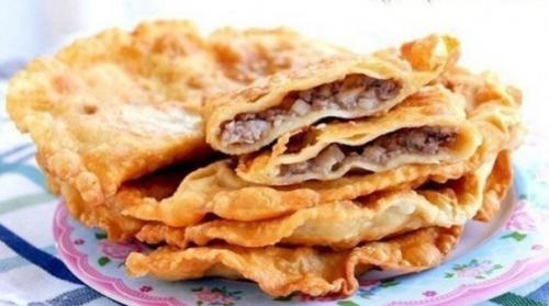 Сочные домашние чебуреки на простом кефире.