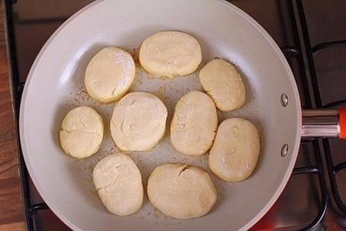 Сырники.  Ингредиенты:   Творог - 500 г. 04