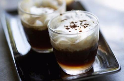 Низкокалорийный ирландский кофе (35 ккал на чашку).