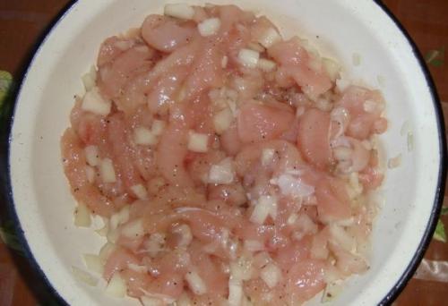 Куриные оладьи.  Активное время готовки 20 мин + время на маринование. 01