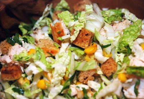 Салат с пекинской капустой, курицей и кукурузой. 06