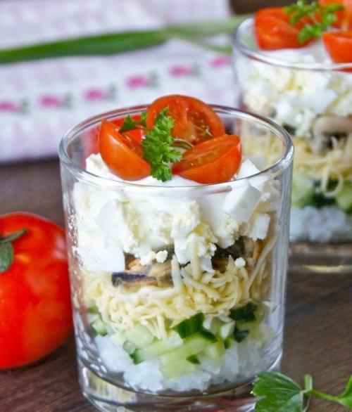 Слоеный салат в стакане. Слоеный салат в стакане.