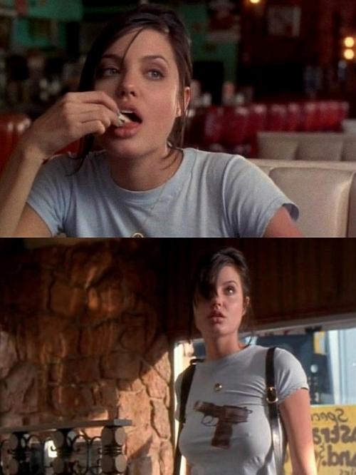 Луна Пустыни (1996) - одна из первых лент с участием 20-летней Анджелины Джоли, где она исполняет роль таинственной девушки по имени Элли. 02