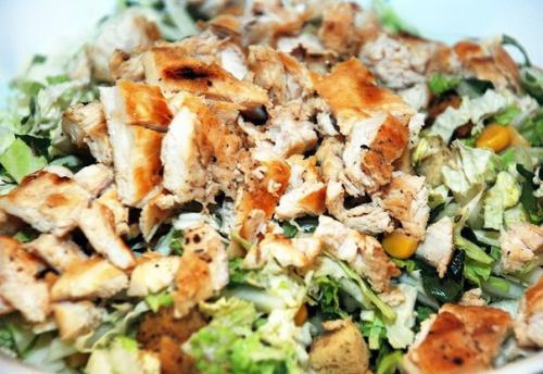 Салат с пекинской капустой, курицей и кукурузой. 05