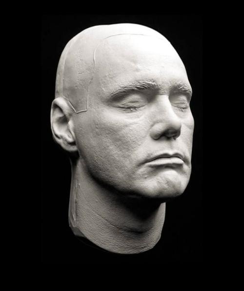 Похоже, что Джима Керри подменили. 01