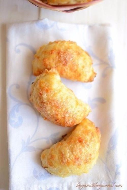 Сырные пирожки с яблочной начинкой. 06