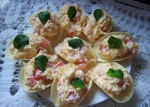 Потрясающие закуски. 1. рецепт закуски из сыра и ветчины в лаваше. 02