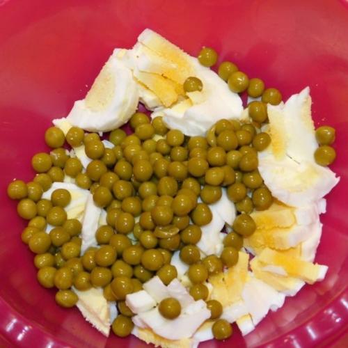 Салат с огурцом, яйцом и горошком. 01 Салат с огурцом, яйцом и горошком. 01