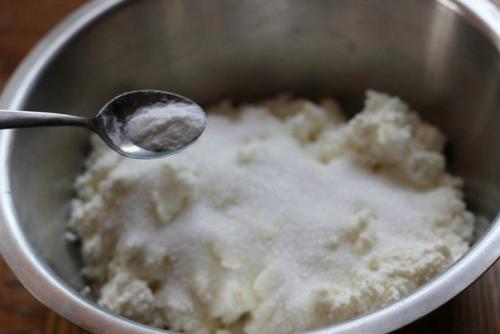 Сырники.  Ингредиенты:   - Творог - 300 г. 02