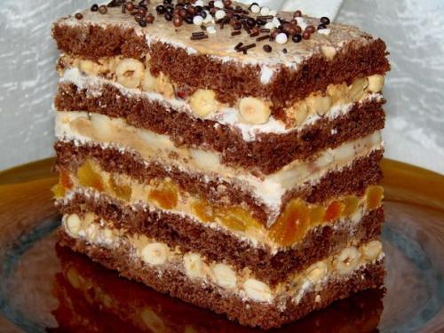 Вкусный тортик из готовых коржей.