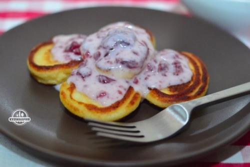 Сырники.  Ингредиенты:   - Творог - 300 г.