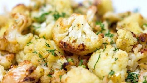 Цветная капуста с сыром и чесноком.

