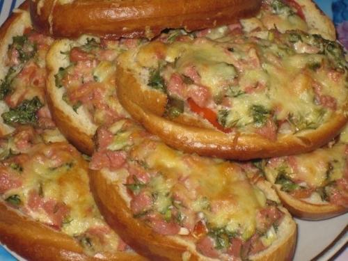 Горячие бутерброды с сосисками. Горячие бутерброды с сосисками.