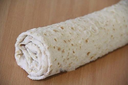 Рулет из лаваша с печенью трески. 04