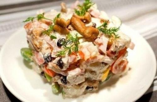 Пикантный салат Изюминка.