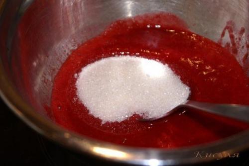 Клубнично - малиновый торт. 06