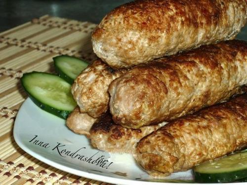 Мясные рулетики.  Мясные рулетики - блюдо, с которым можно экспериментировать бесконечно, выбирая любую начинку и способы приготовления.