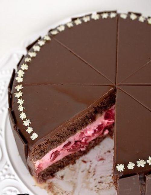 Шоколадный торт с вишней. 01