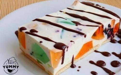 Нежный сметанный десерт.