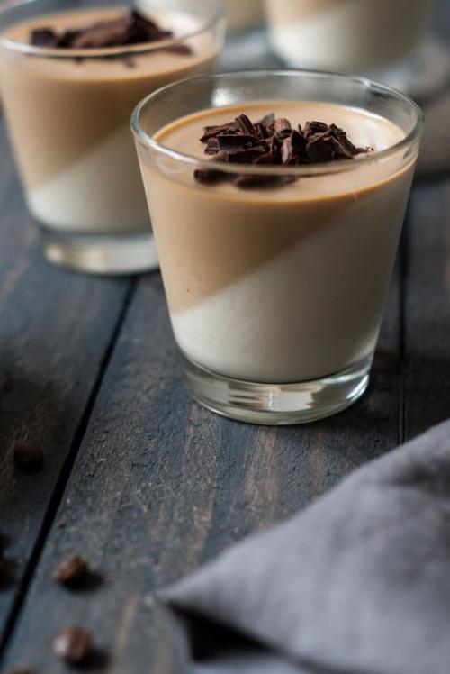 Панна - котта с шоколадом и сгущённым молоком.