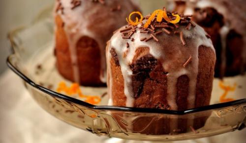 Шоколадный кулич.  Шоколадный кулич с мягкой и пушистой текстурой.