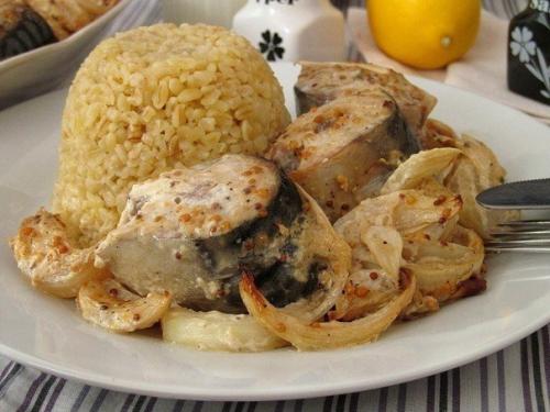 Скумбрия запеченная в соусе.