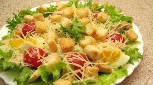 Очень вкусный салатик Цезарь.